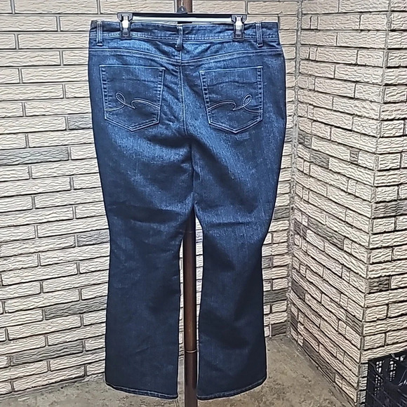 Sonoma Jeans Modern Demi Bootcut Sz 14 Short Like New - Picture 4 of 11